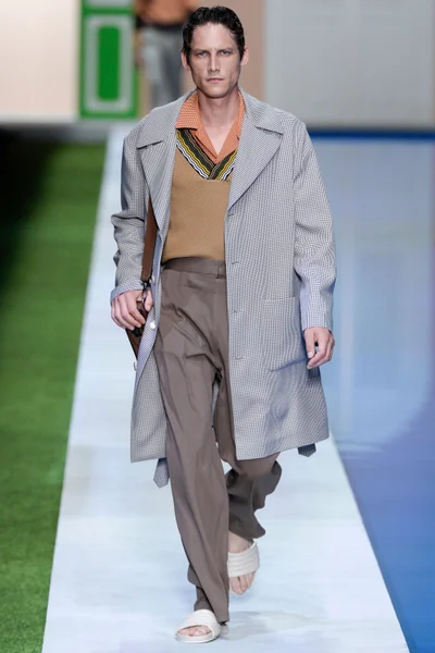 Look 1